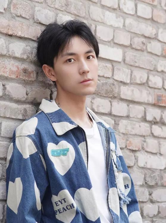 吃瓜在校男网红,揭秘吃瓜在校男网红的爆红之路